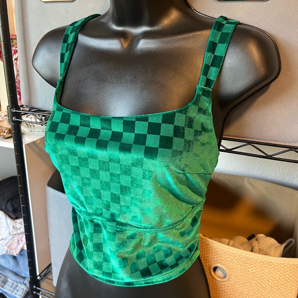 Colsie Green Checkerboard Velvet Crop Top